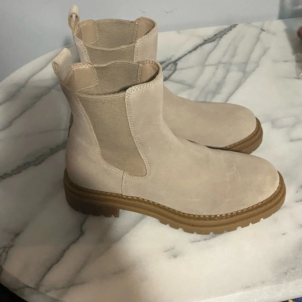 New Steve Madden Beige Ankle Boots - Picture 2 of 7